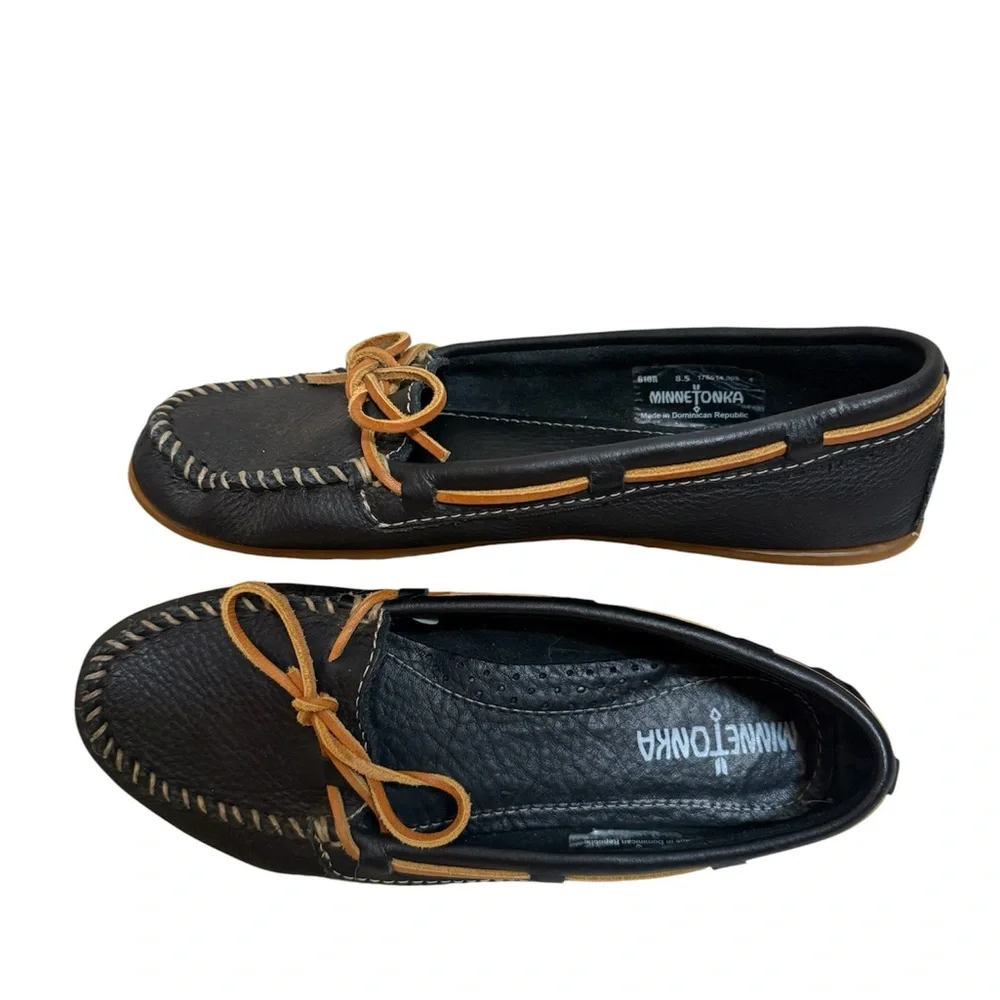 Minnetonka | Black and Tan Leather moccasins